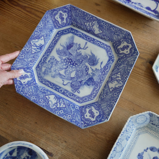 獅子と牡丹咲く角大皿