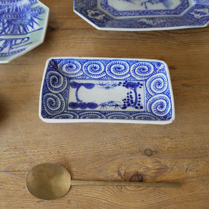 蛸唐草の染付長皿