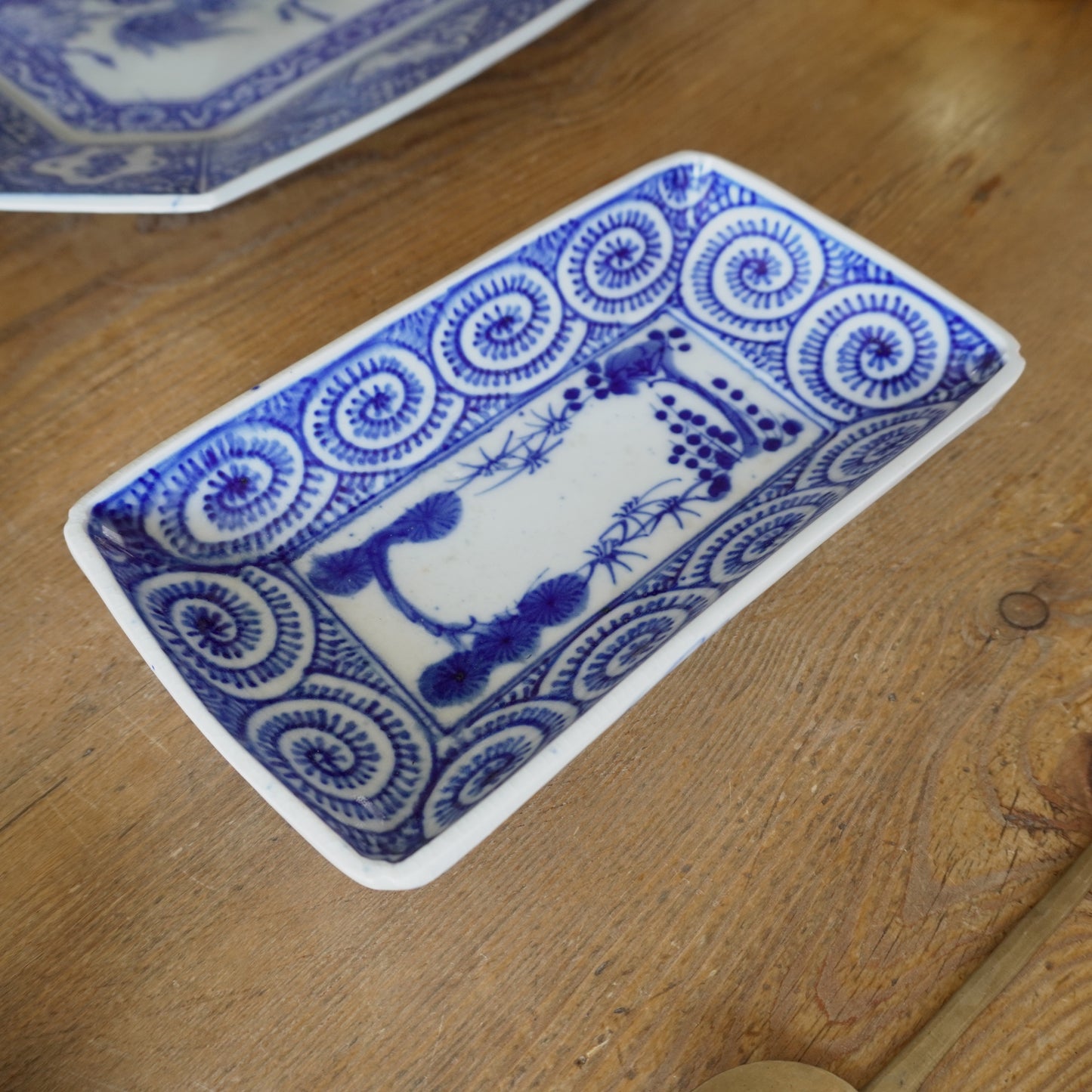 蛸唐草の染付長皿