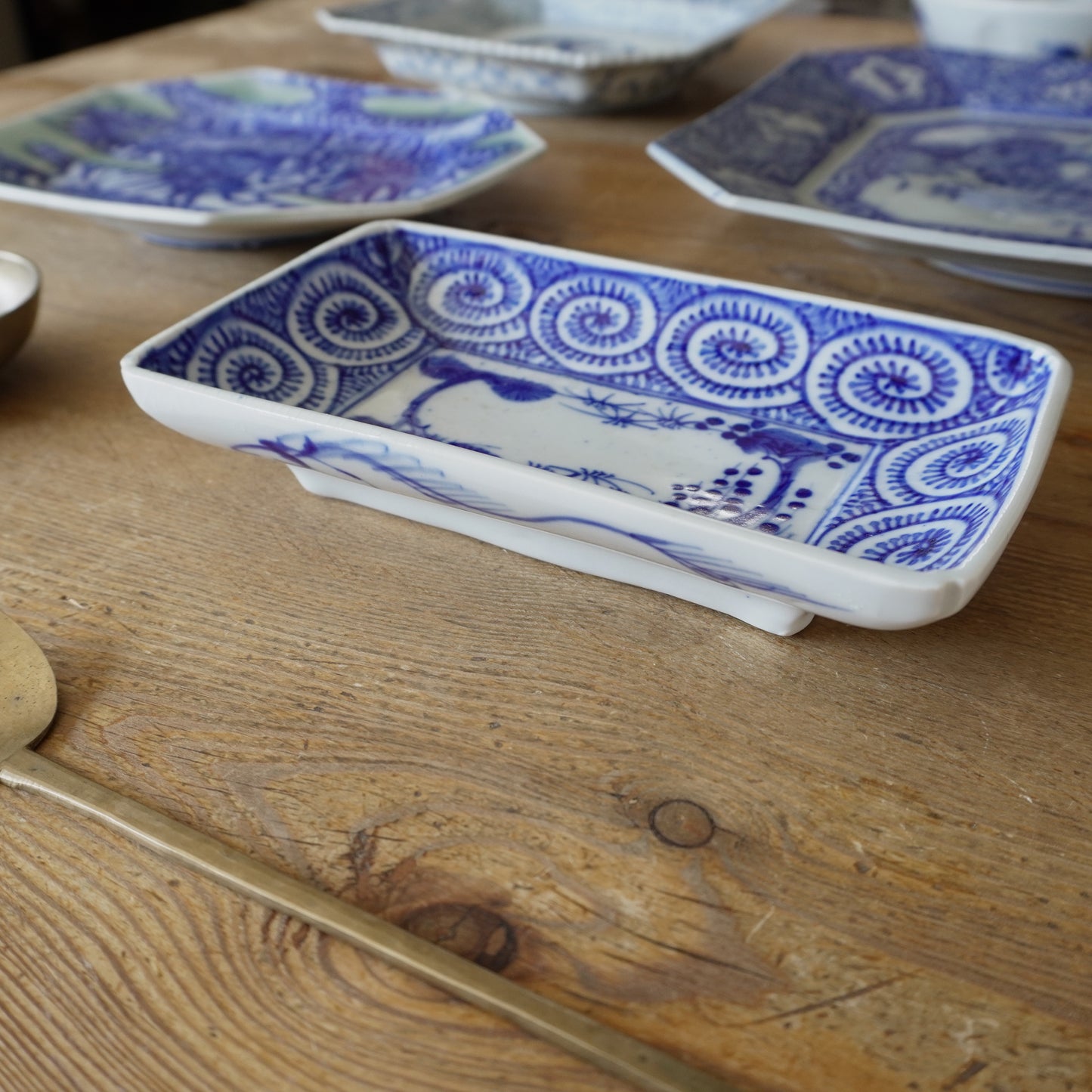 蛸唐草の染付長皿