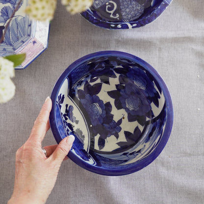 大輪牡丹と窓絵の中鉢