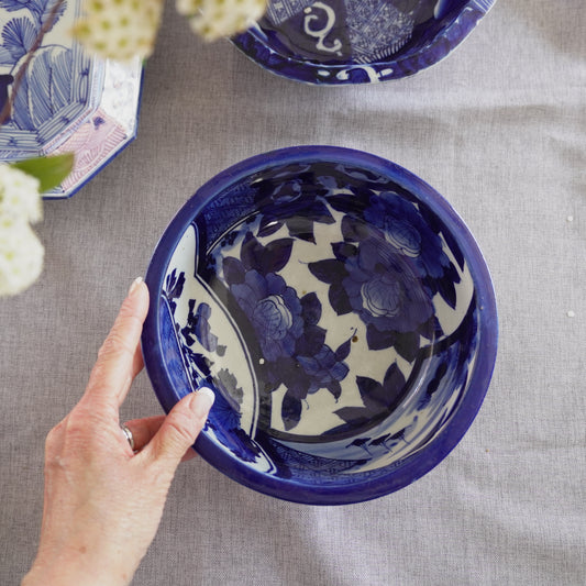 大輪牡丹と窓絵の中鉢