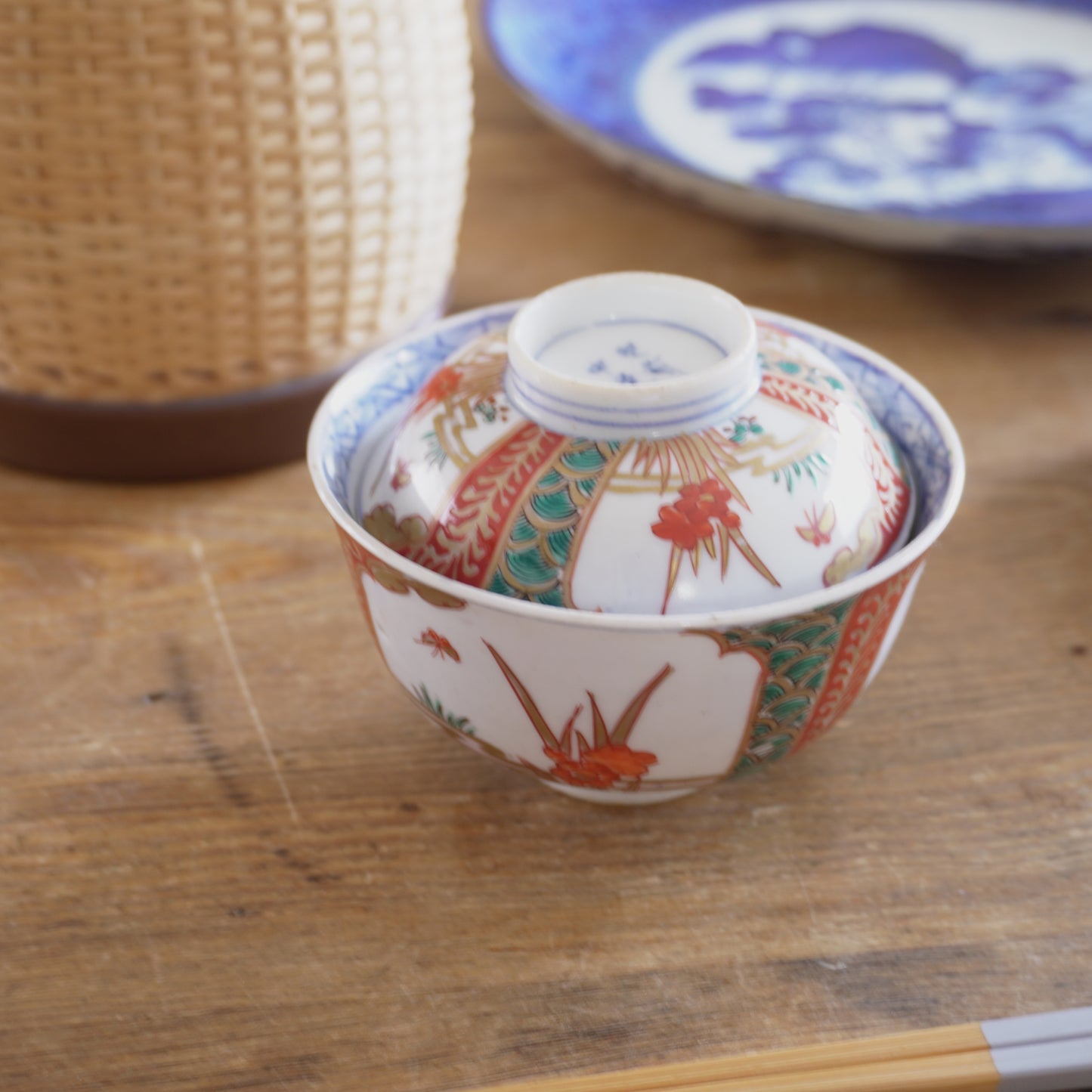 色絵あやめ蓋付き茶碗