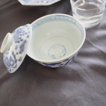涼しげな藍の染付け茶碗