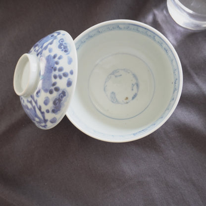 涼しげな藍の染付け茶碗