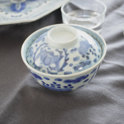 涼しげな藍の染付け茶碗