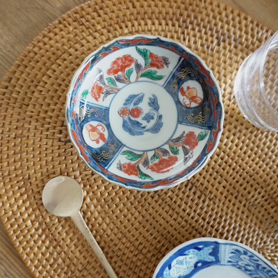 牡丹咲き誇る色絵小皿