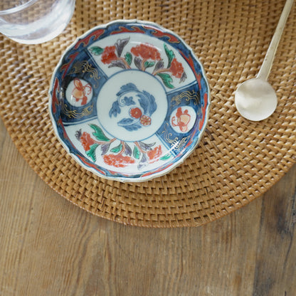 牡丹咲き誇る色絵小皿