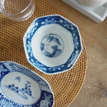 山水を望む染付八角小鉢