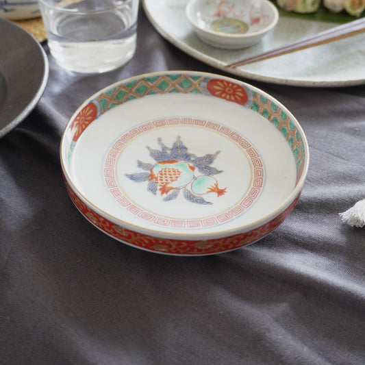 実り豊かなザクロの色絵中皿