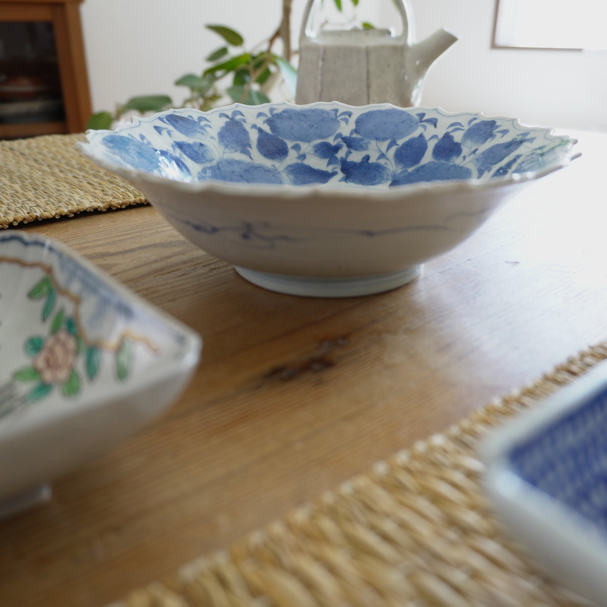 花のような染付丼鉢