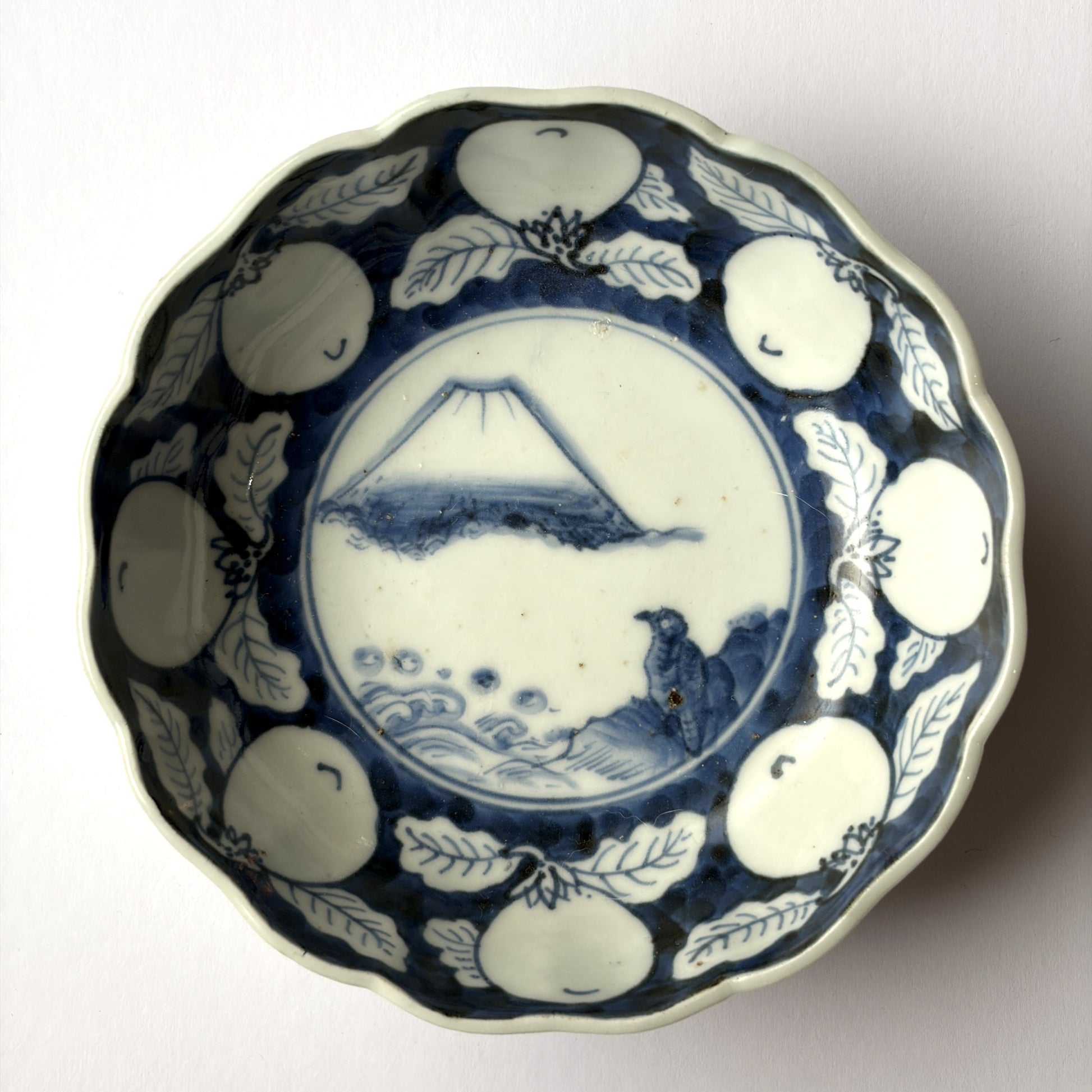 一富士二鷉三茄子の吉祥染付なます皿(表)