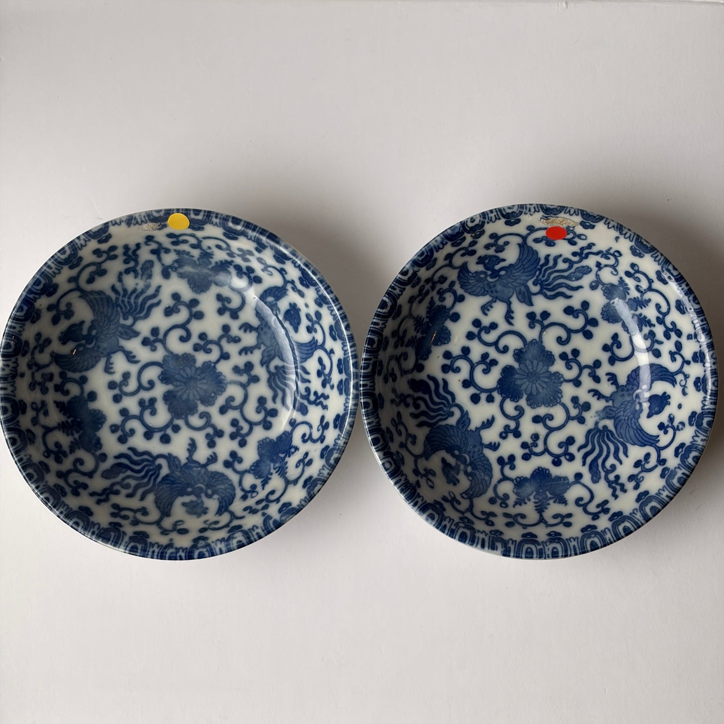 【ひっつきあり】鳳凰と、のびのび唐草の華やか小皿