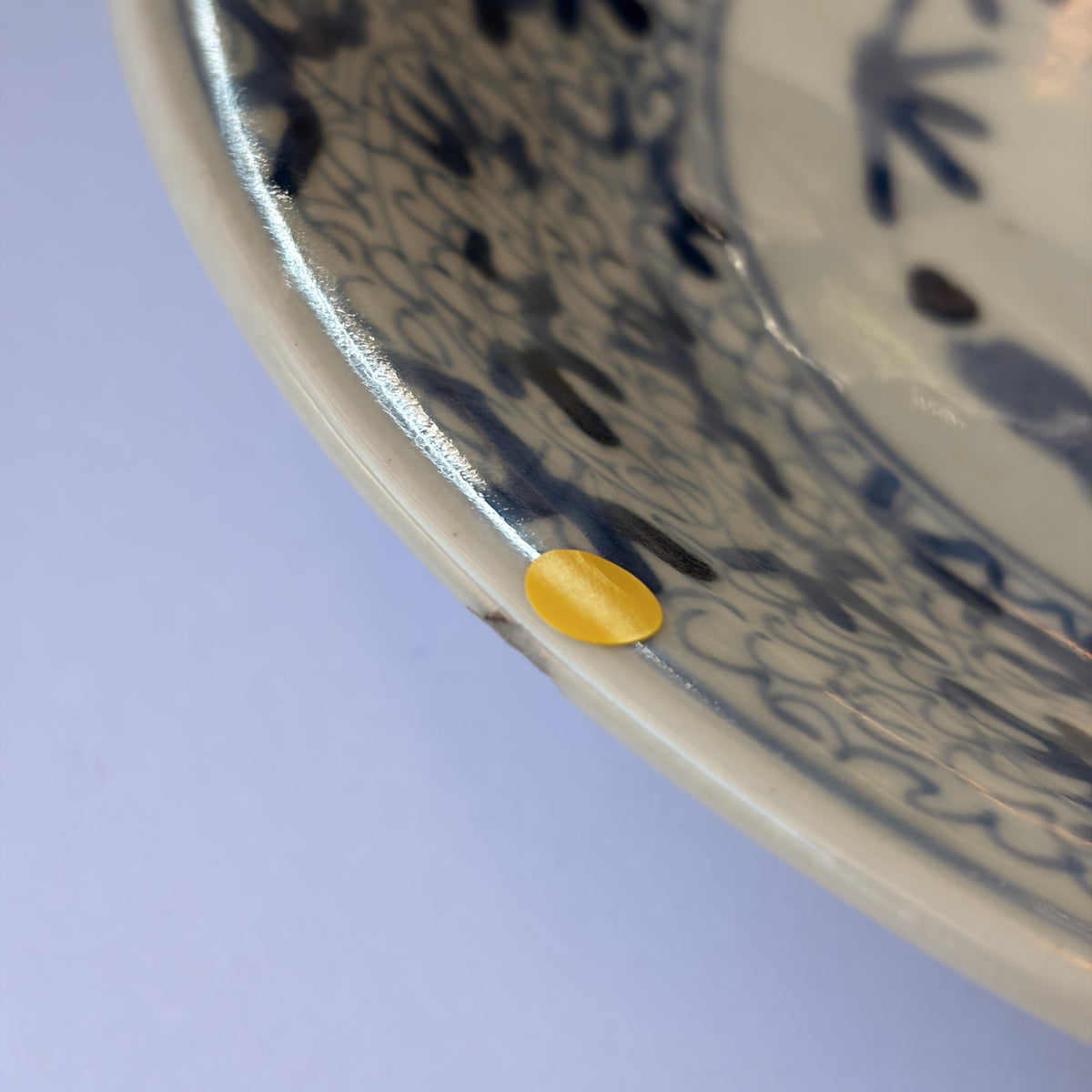 【キズあり】唐草文めぐる染付大皿