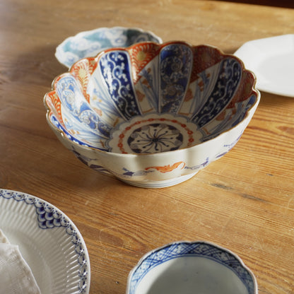 華やぎを纏う 色絵の輪花鉢 - Kotto Shop