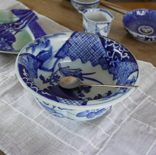 古い鉢 藍の花咲く染付鉢 – Kotto Shop