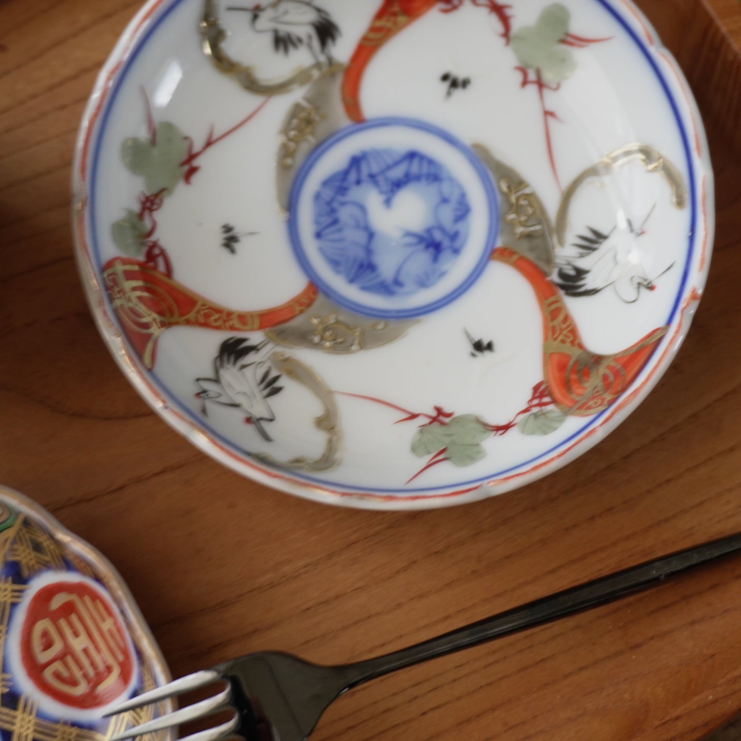 鶴が舞うすっきりとした構図の小皿 - Kotto Shop