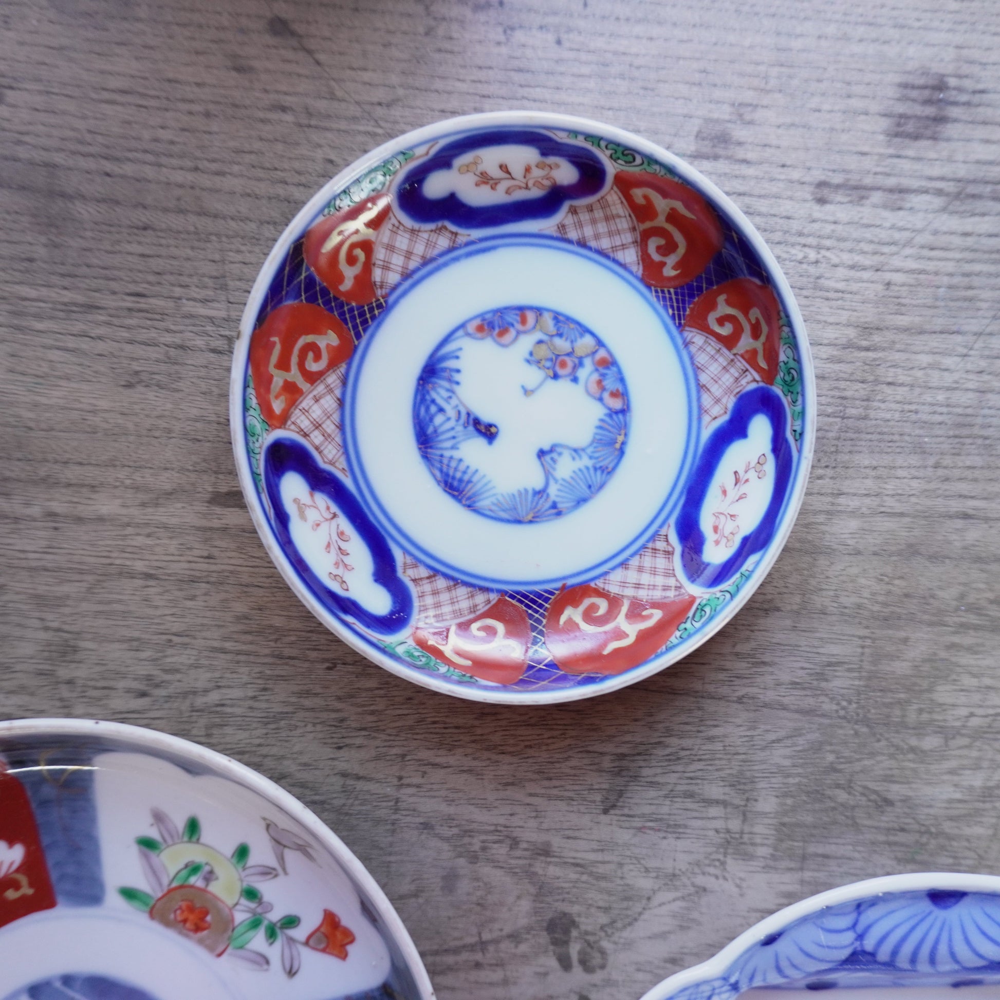 赤絵と染付のコントラストが映える小皿 - Kotto Shop