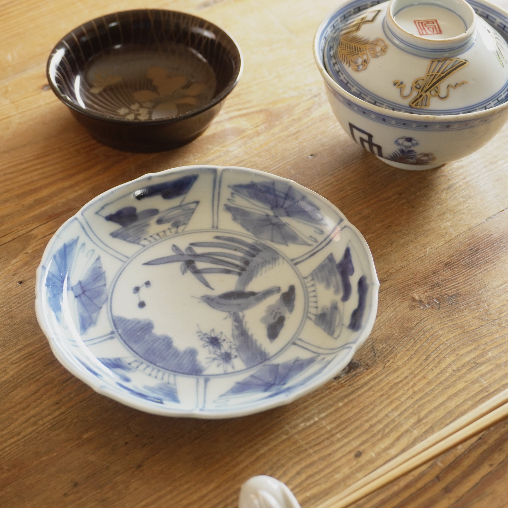 柔らかな古伊万里芙蓉手中皿 - Kotto Shop