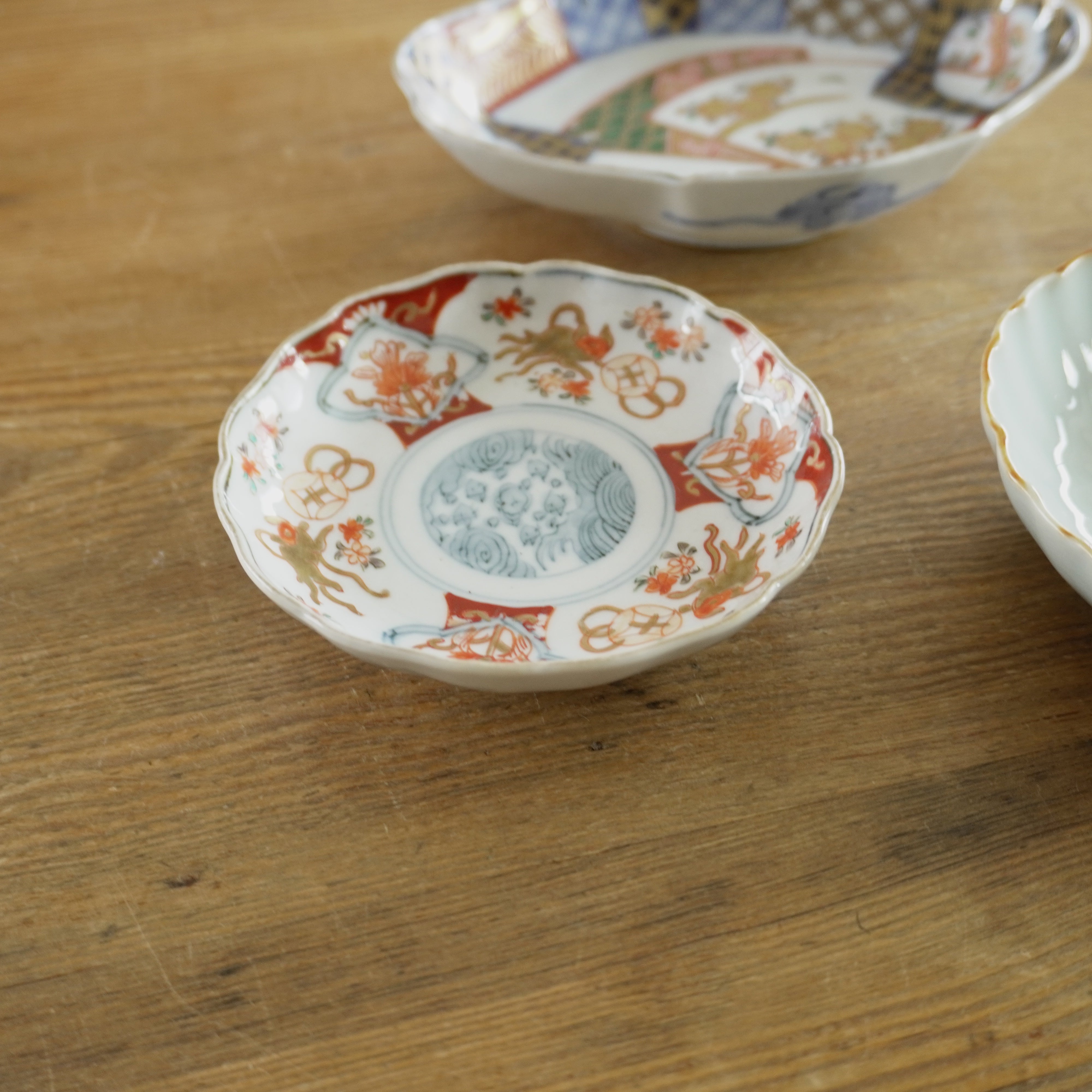 古伊万里　金彩　色絵皿　白抜き技法　兎　花籠　雪輪　大皿 古伊万里 金彩 色絵皿 白抜き技法 兎 花籠 雪輪 大皿 伊万里色絵花