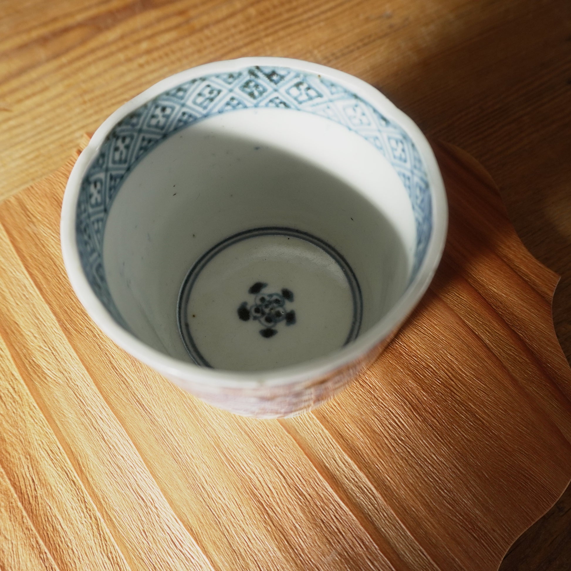 藍の濃淡が美しいそば猪口 - Kotto Shop