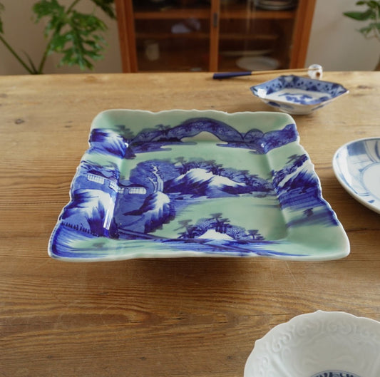 青磁と染付の山水図角皿 - Kotto Shop