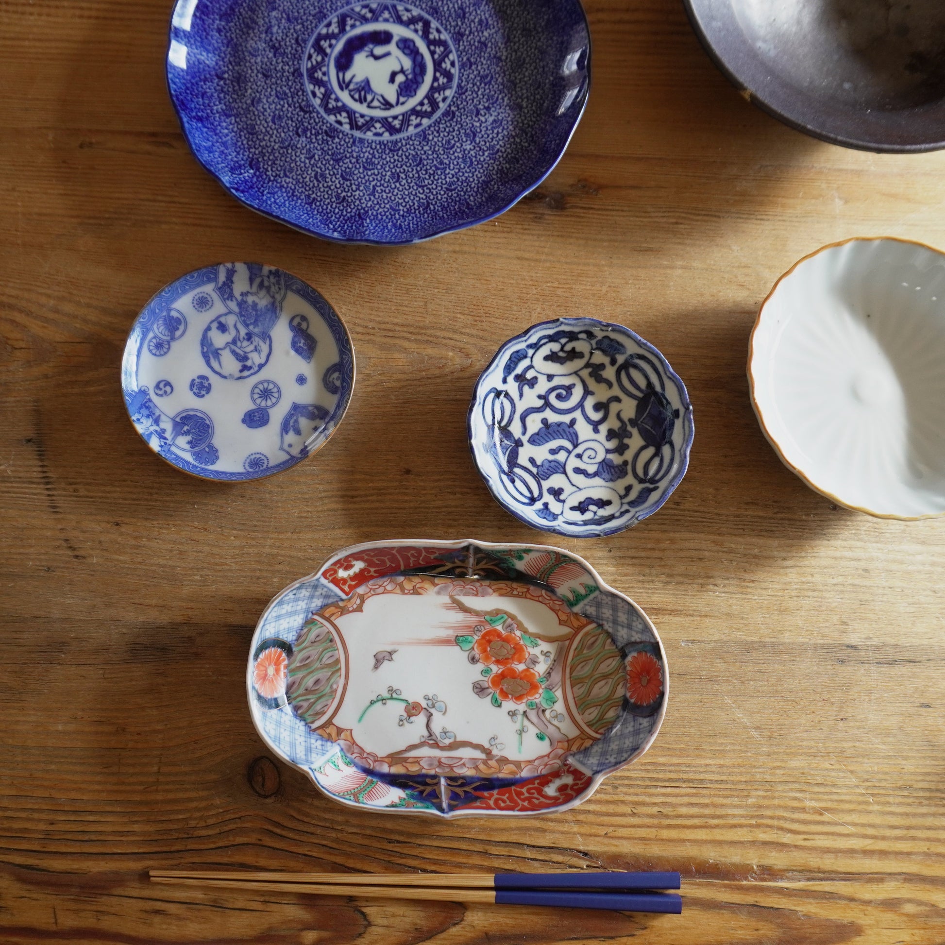 華やかに彩る明治伊万里変形皿 - Kotto Shop