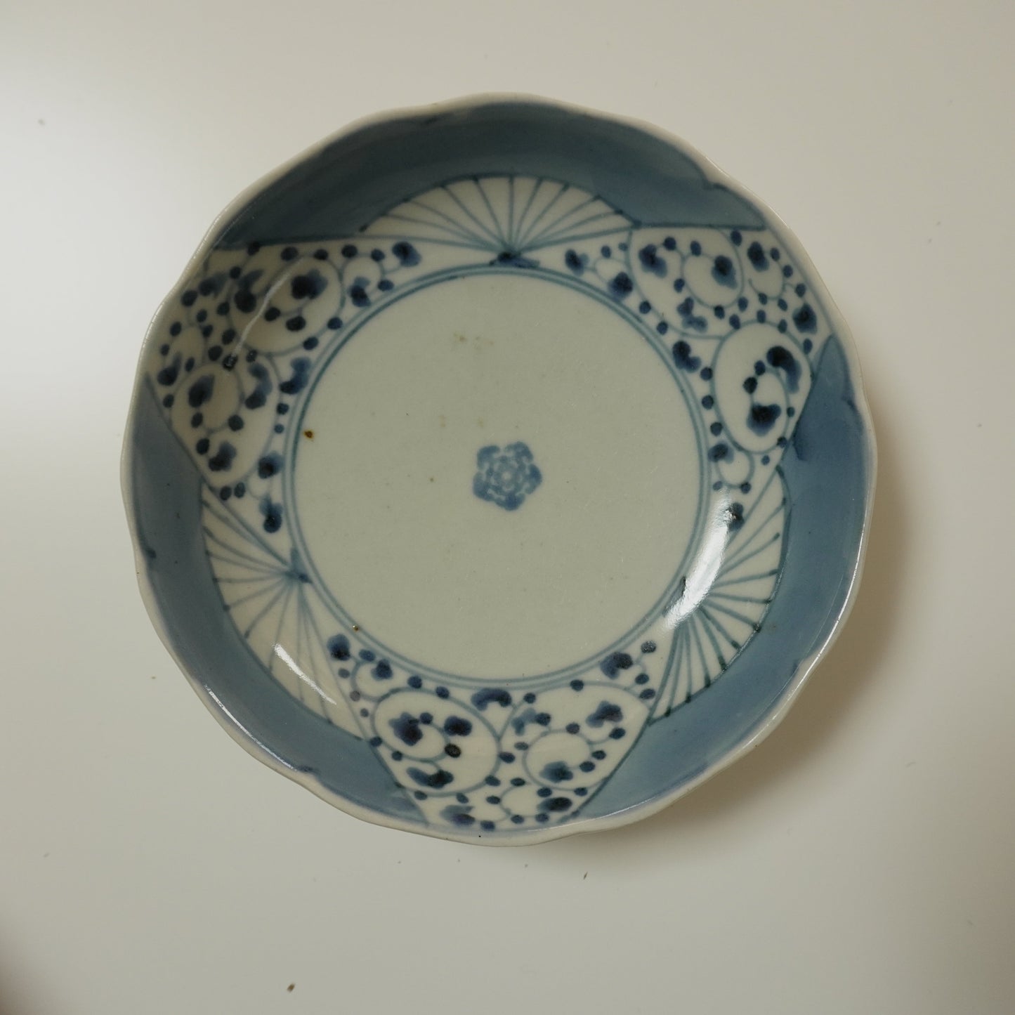 時代の美しさを感じる古伊万里くわらんか皿 - Kotto Shop