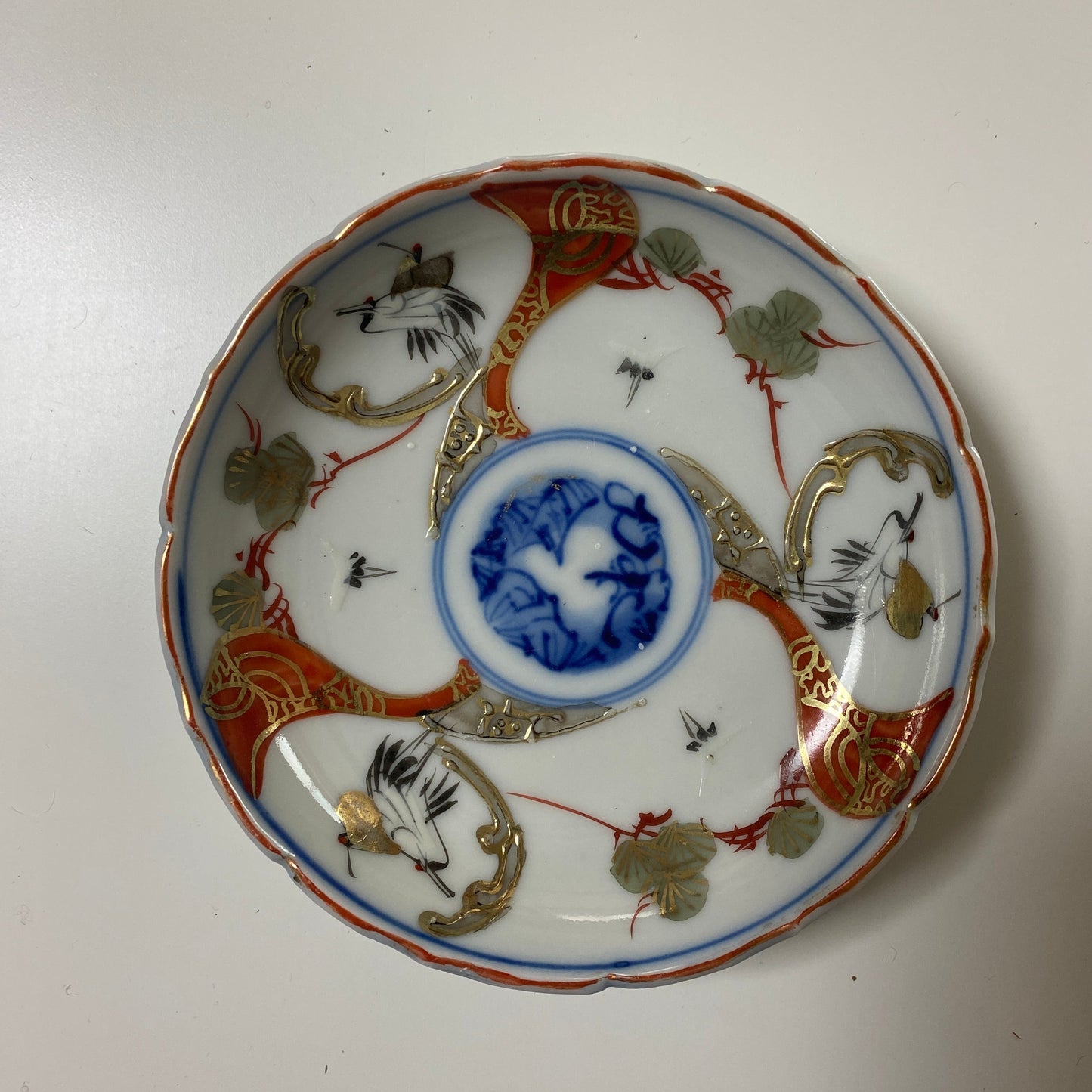 鶴が舞うすっきりとした構図の小皿 - Kotto Shop