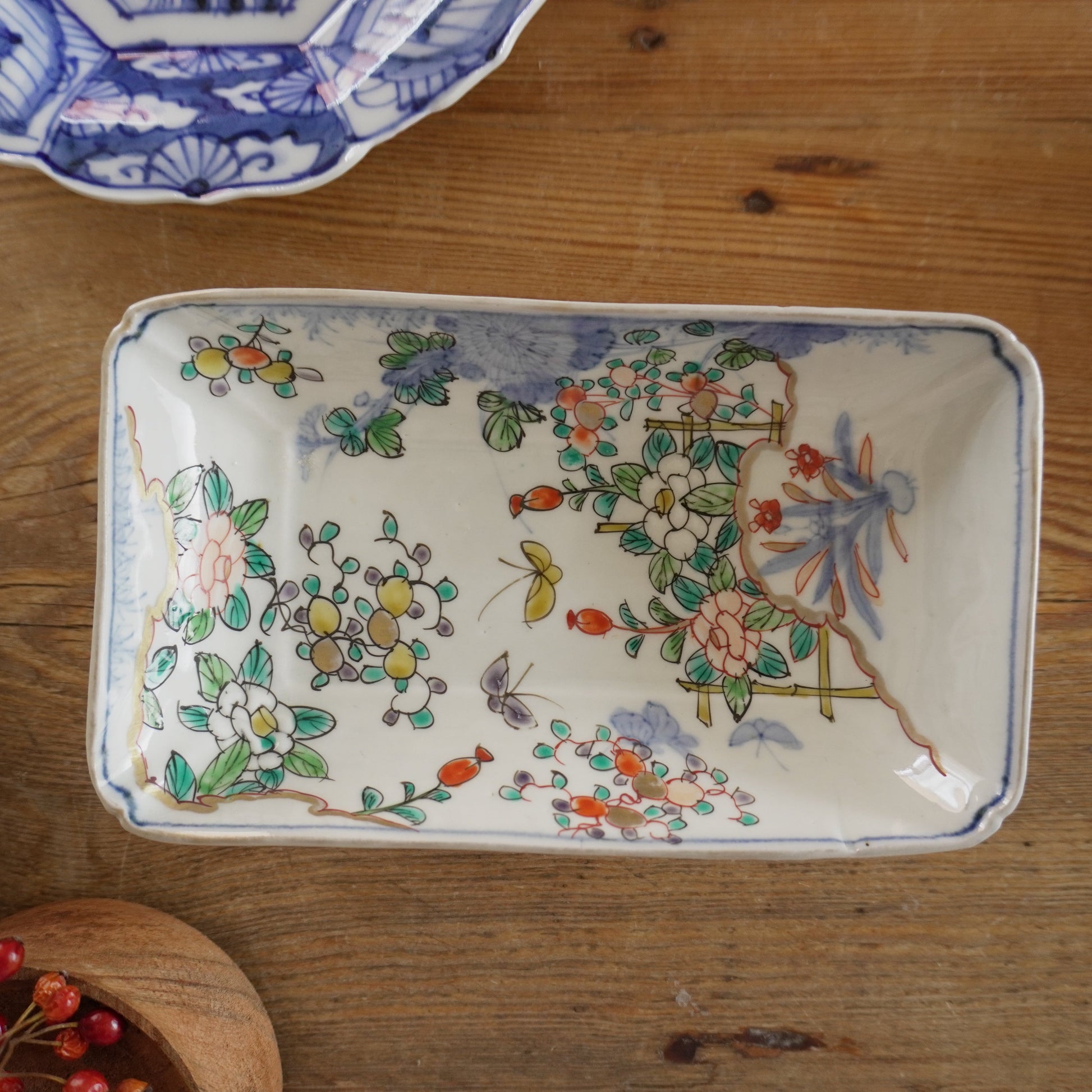 【長皿】花に蝶が舞う余白の美しい器 - Kotto Shop