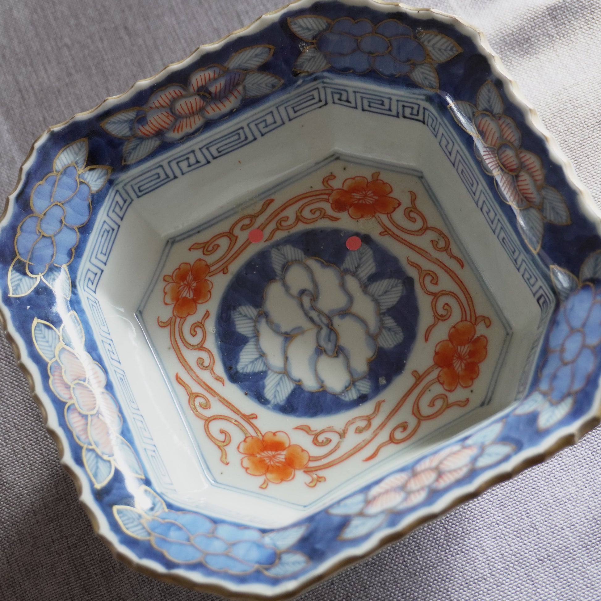 【ざらつきあり】美しい淡いブルーに朱が映える重ね四角鉢 - Kotto Shop