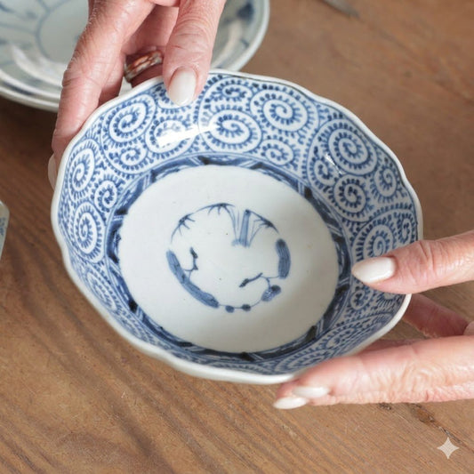 蛸唐草が躍る輪花のなます皿 - Kotto Shop