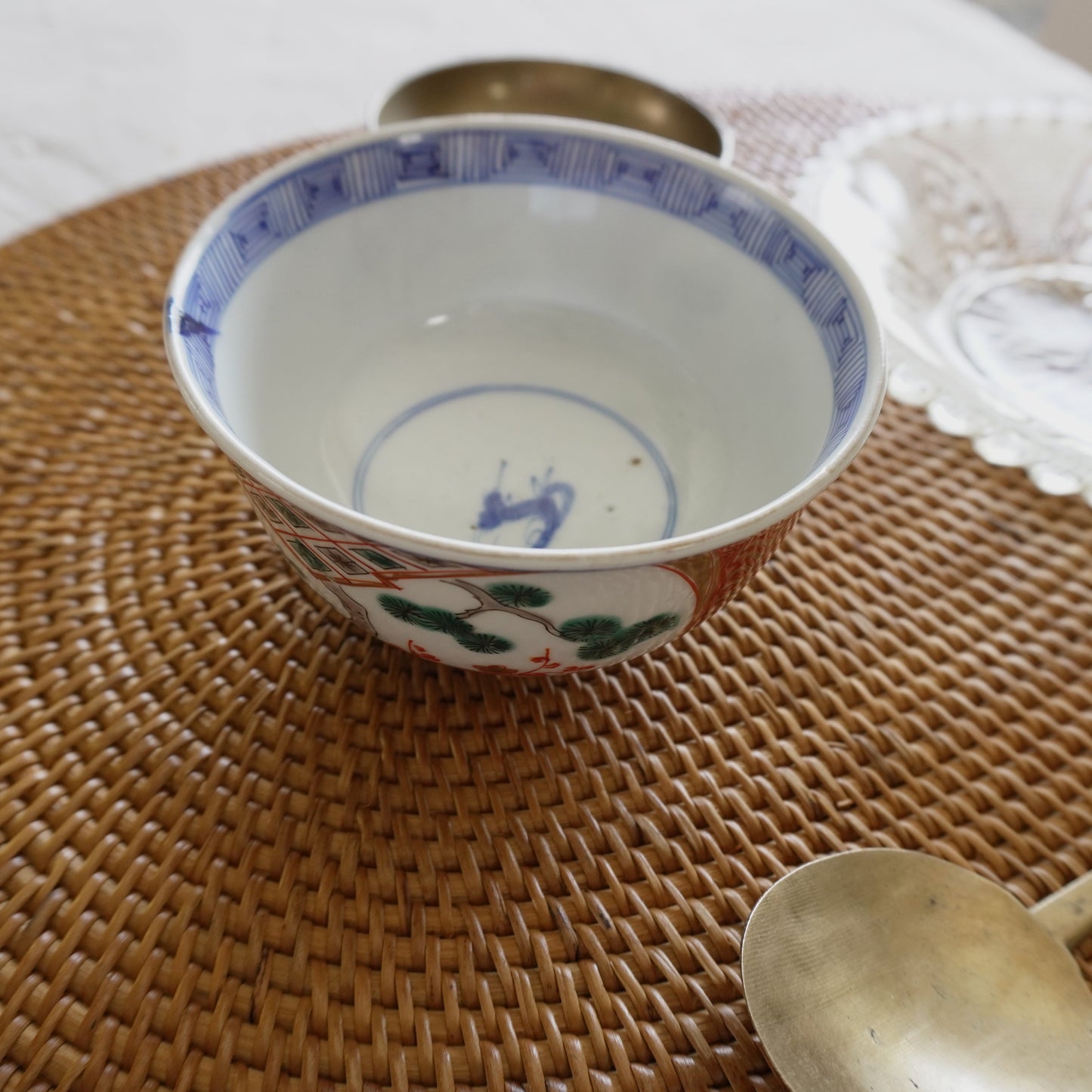 竹梅が彩る華やか色絵蓋付碗 - Kotto Shop