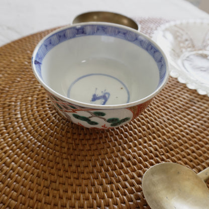 竹梅が彩る華やか色絵蓋付碗 - Kotto Shop