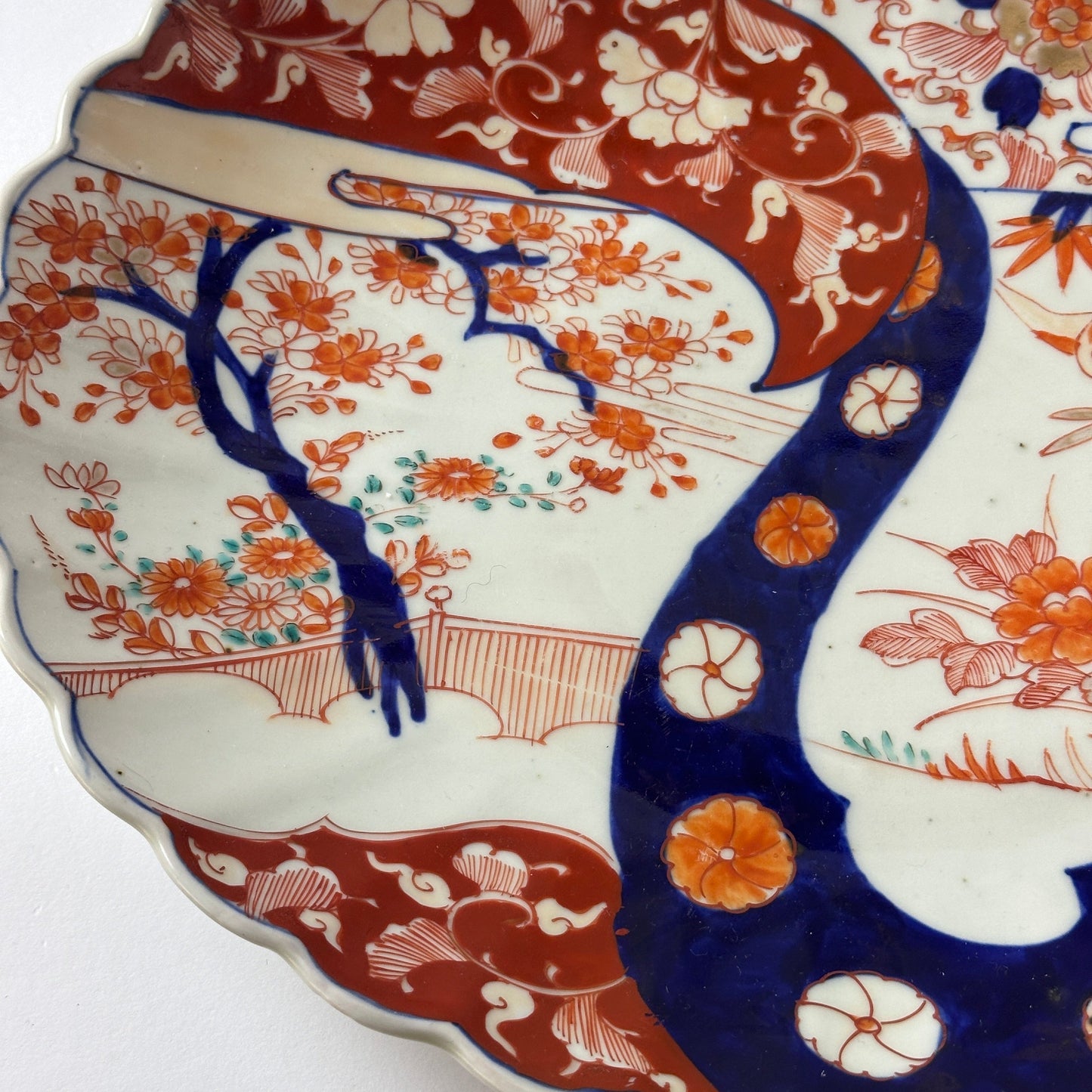 レースのような赤絵と染付の楕円大皿 - Kotto Shop