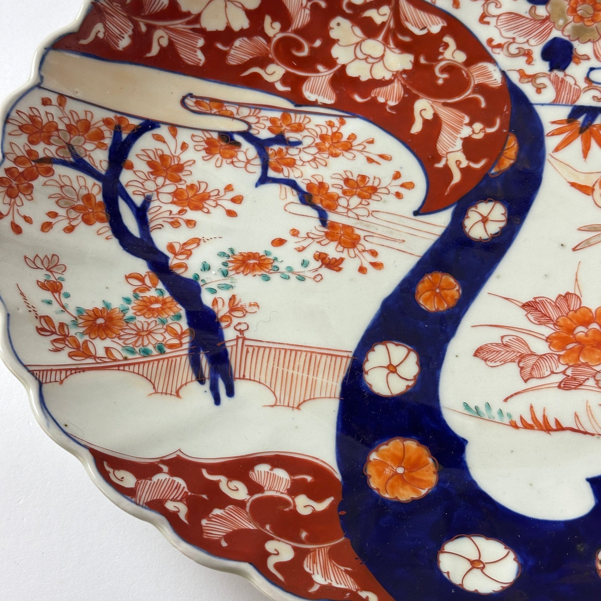 レースのような赤絵と染付の楕円大皿 - Kotto Shop