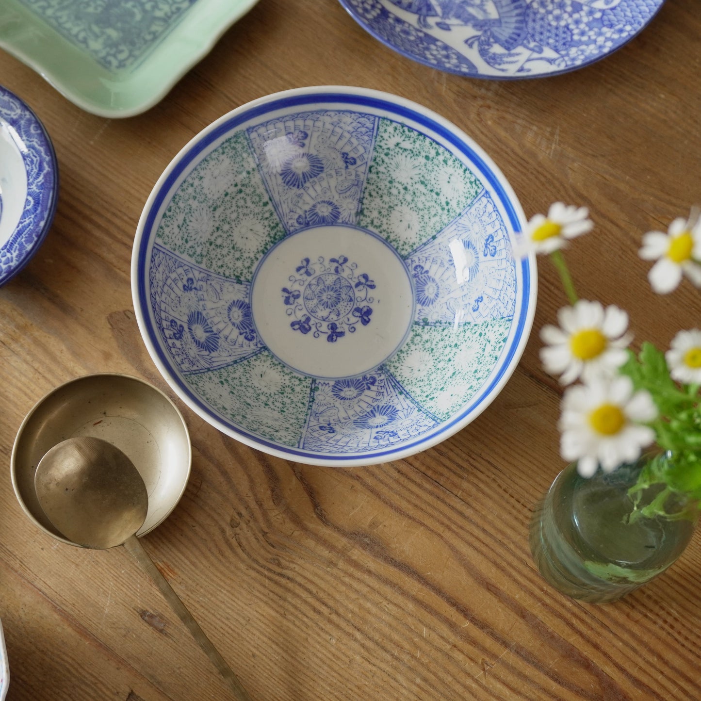 ブルーとグリーンの扇文丼鉢 - Kotto Shop