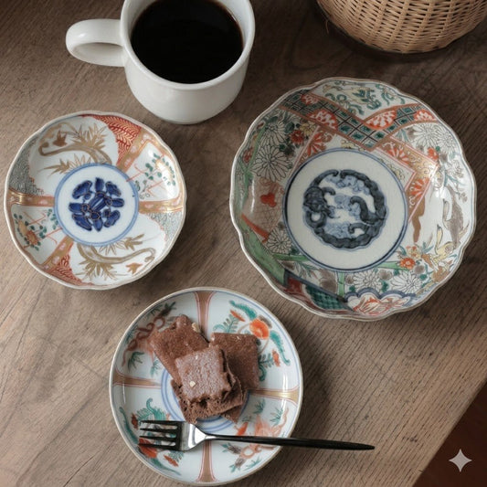 金彩の竹と花々が織りなす古伊万里小皿 - Kotto Shop