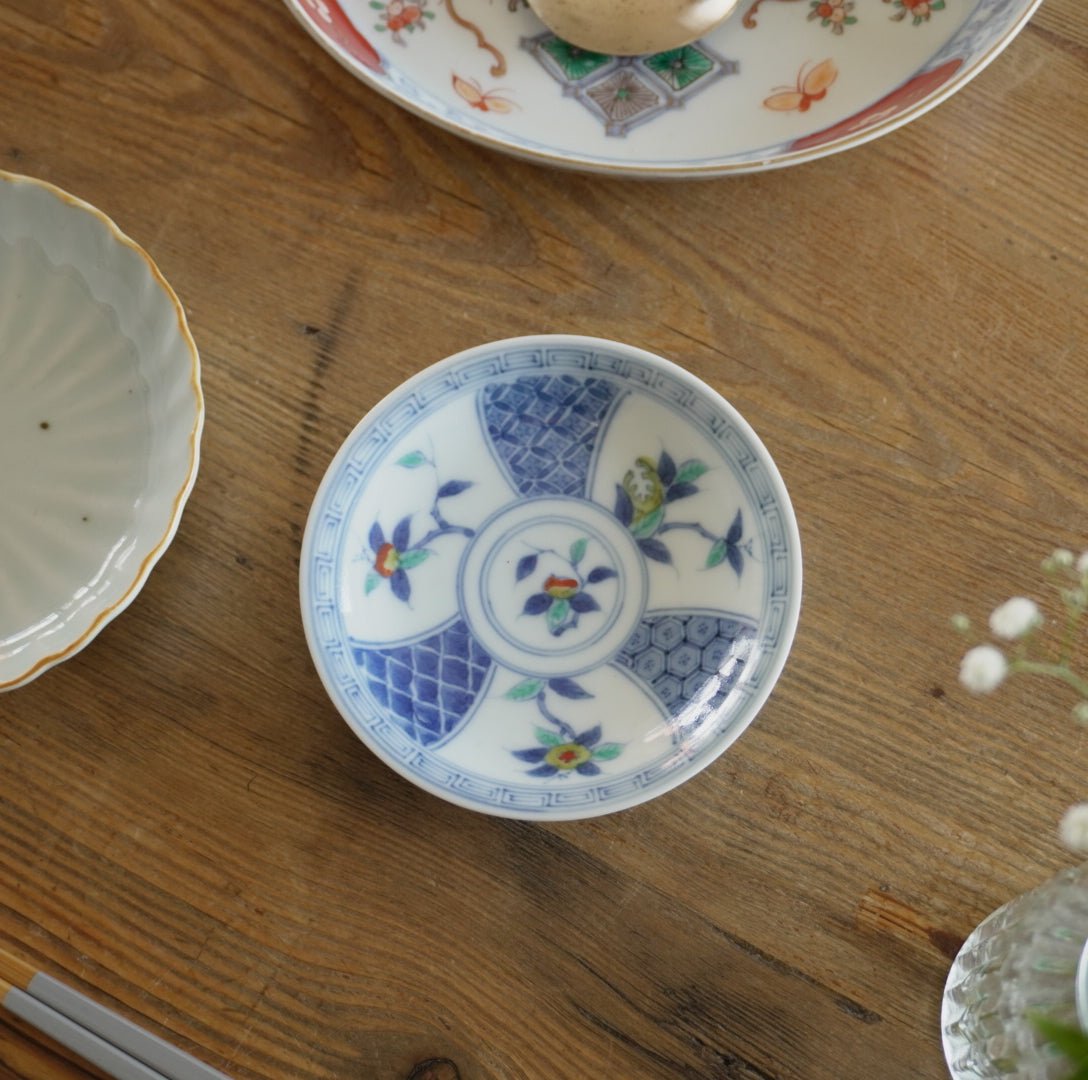 平戸焼の可愛らしい色絵花文小皿 - Kotto Shop
