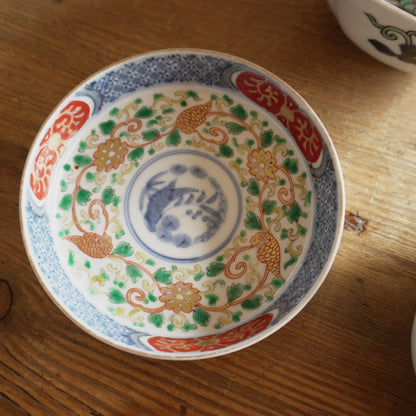 可愛らしい花唐草の古伊万里小皿 - Kotto Shop