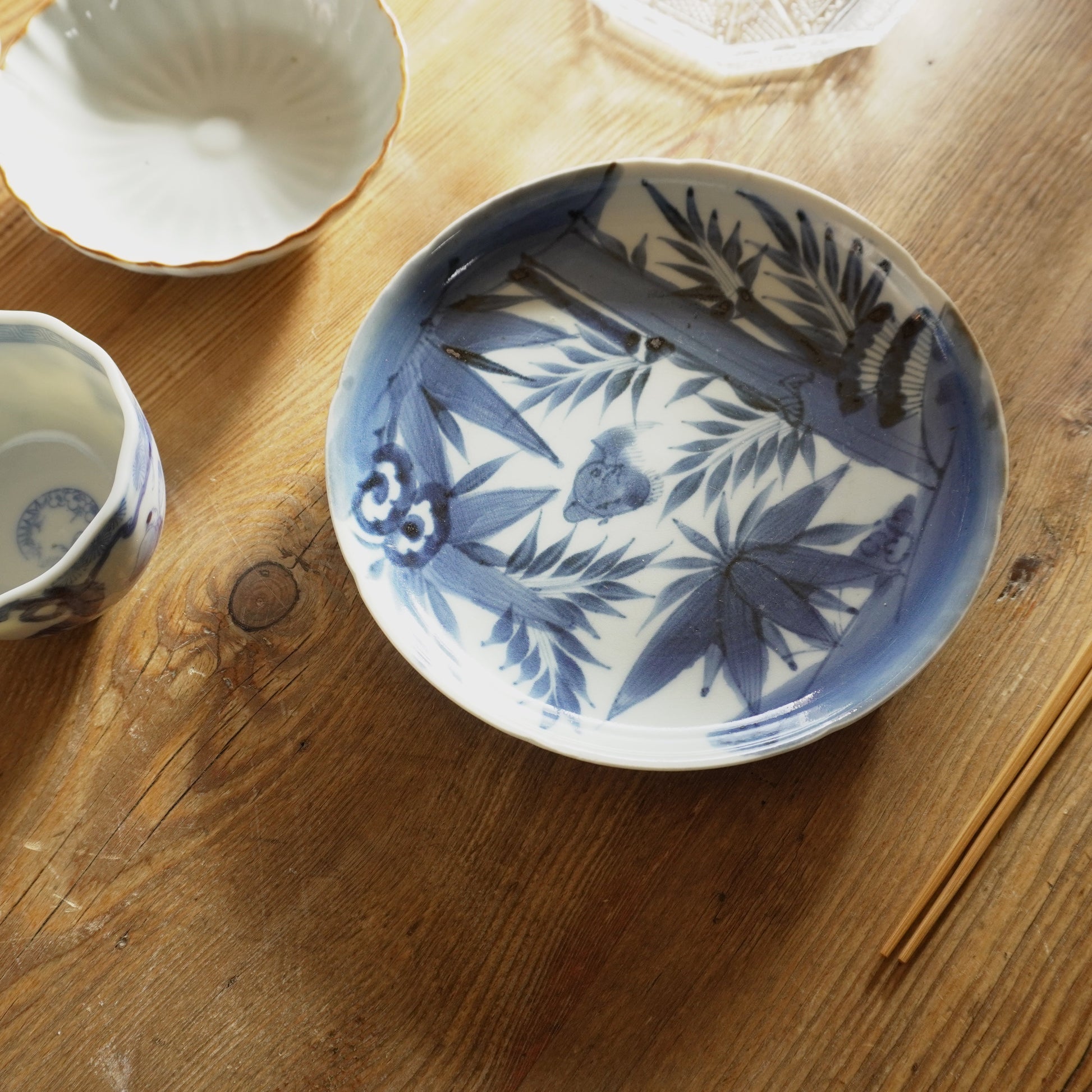 竹林に遊ぶ染付中皿 - Kotto Shop