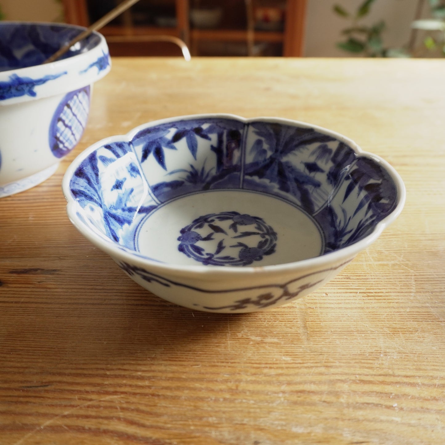 染付草花文 輪花皿 - Kotto Shop