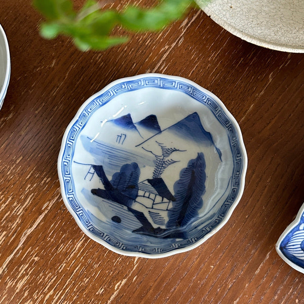 7寸染付絵皿　山水画　骨董品 7寸染付絵皿 山水画 骨董品