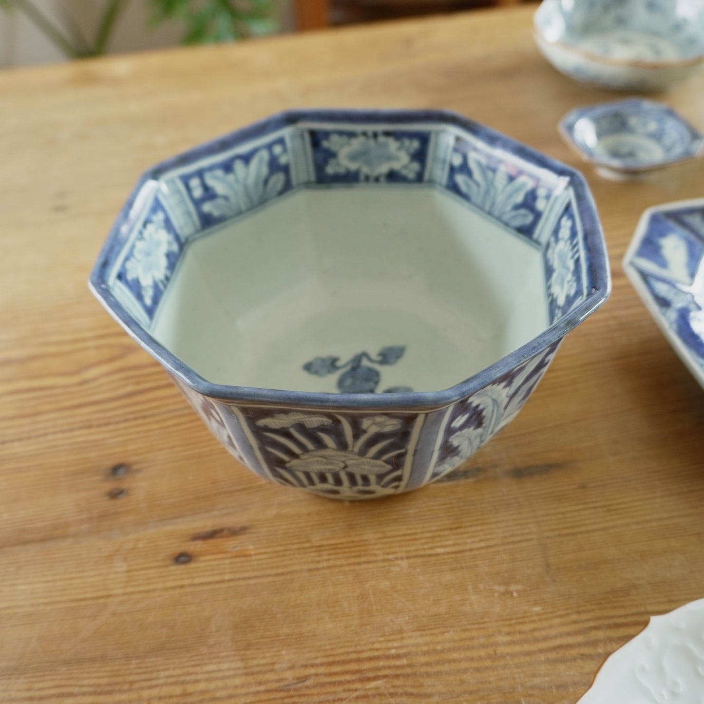 時代を感じる藍が美しい染付八角中鉢 - Kotto Shop