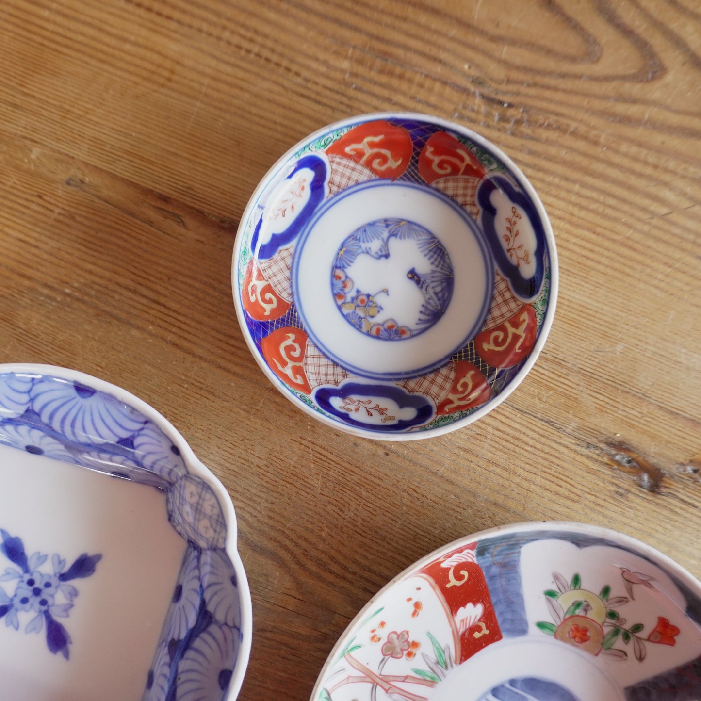 赤絵と染付のコントラストが映える小皿 - Kotto Shop