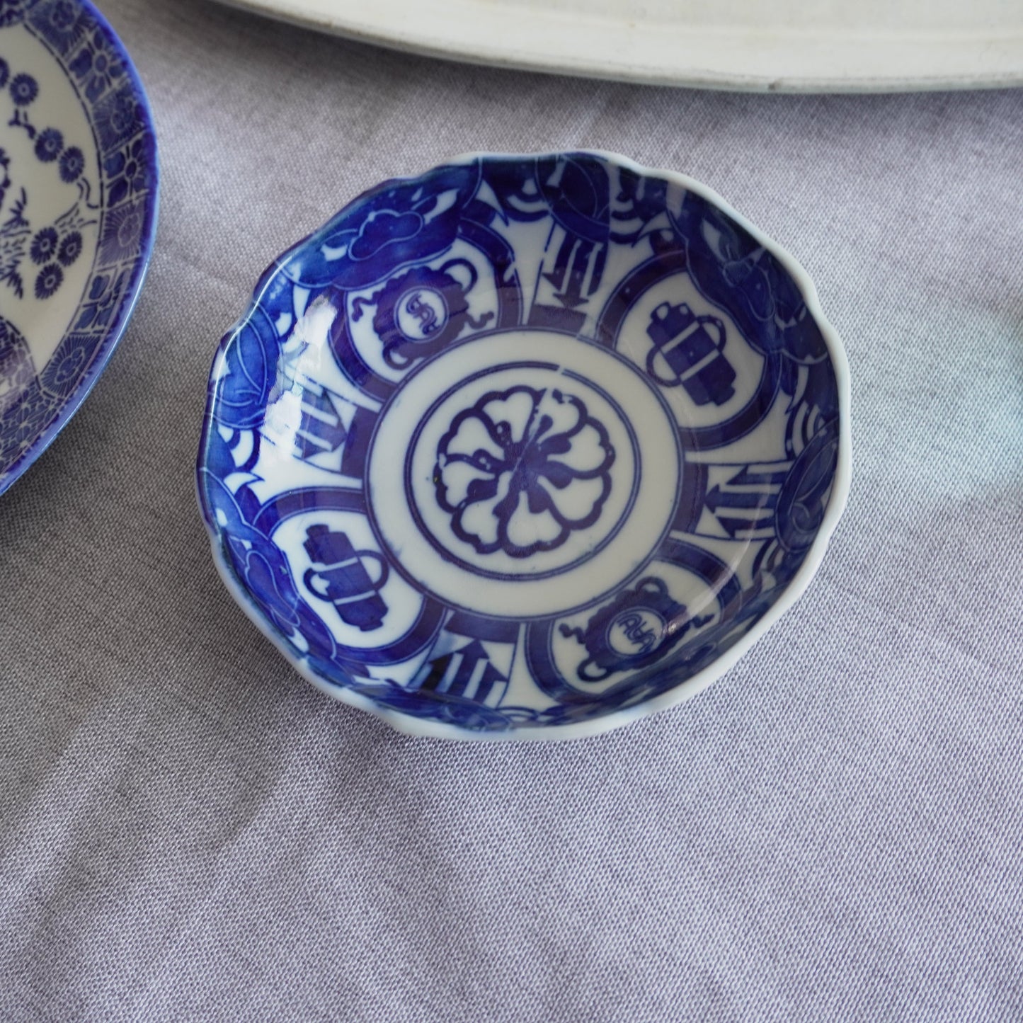 鮮やかブルーが印象的な深皿 - Kotto Shop