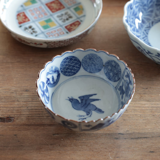 鳥が舞う爽やか輪花染付小鉢 - Kotto Shop