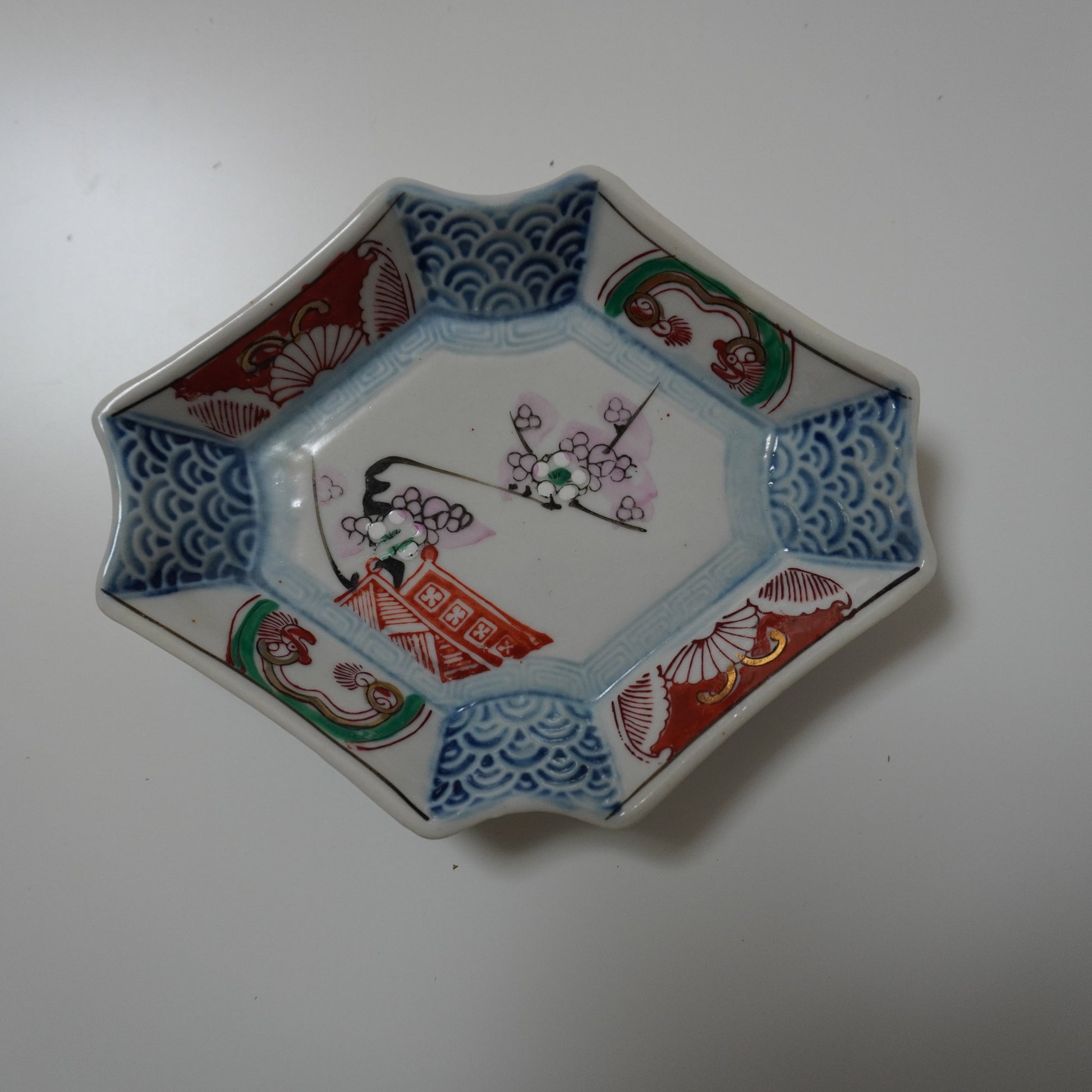大正レトロな可愛らしい梅図菱形変形皿 - Kotto Shop