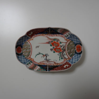 華やかに彩る明治伊万里変形皿 - Kotto Shop