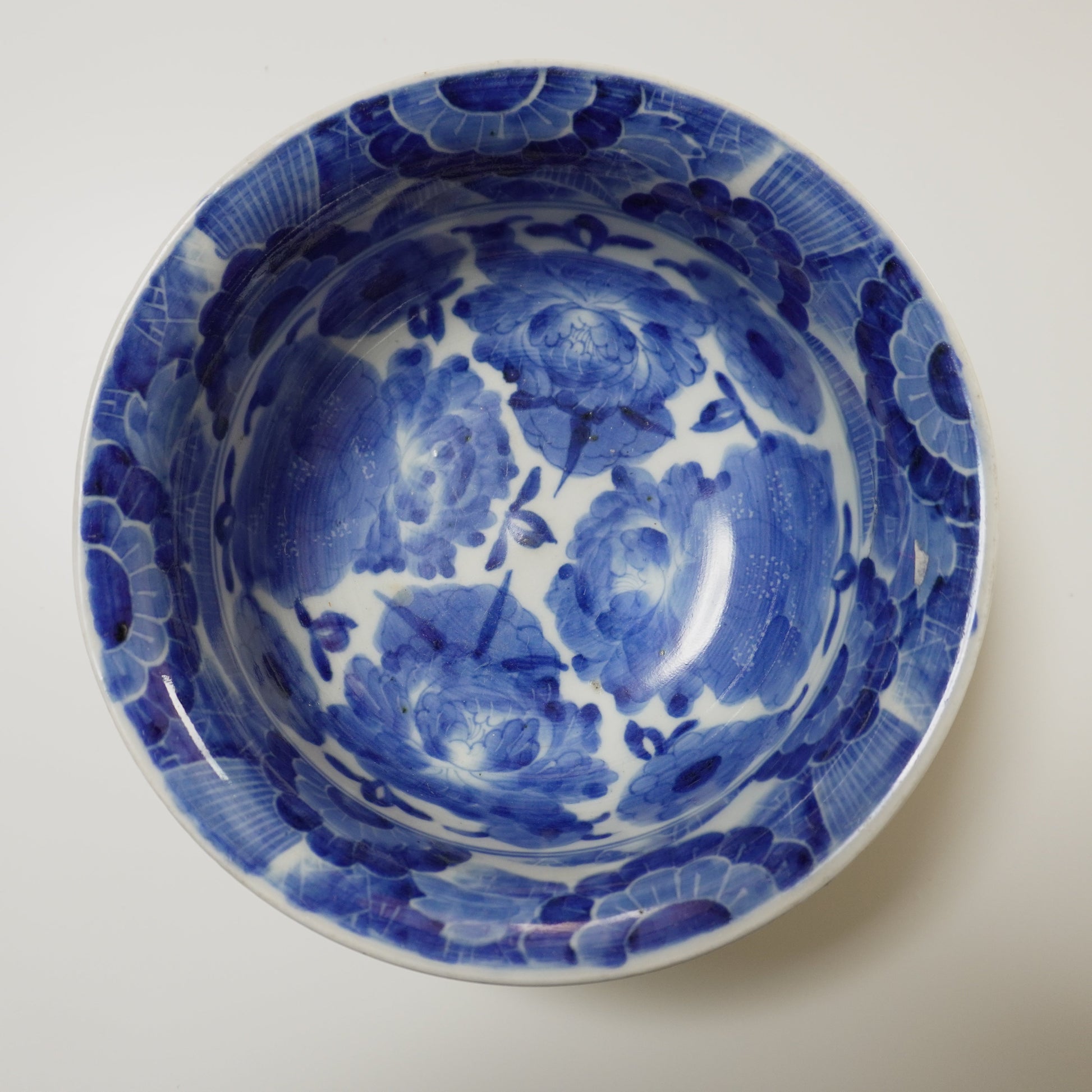 咲きこぼれる牡丹の染付鉢 - Kotto Shop